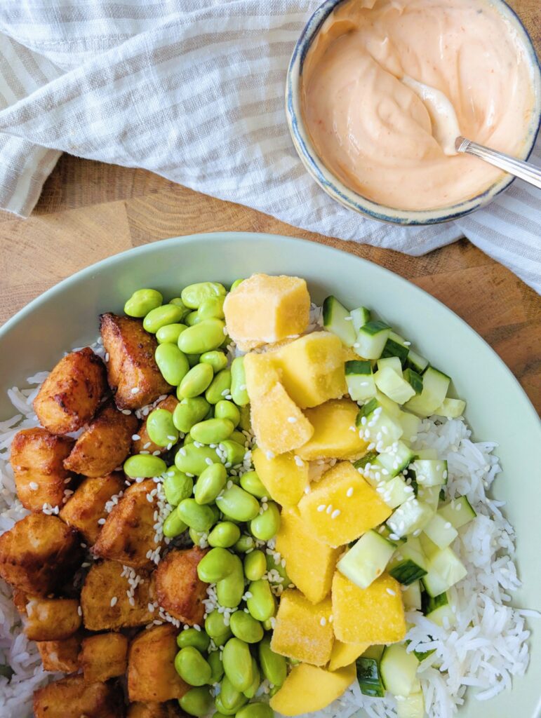 Above the view of the salmon cups of fried with sauce with sauce